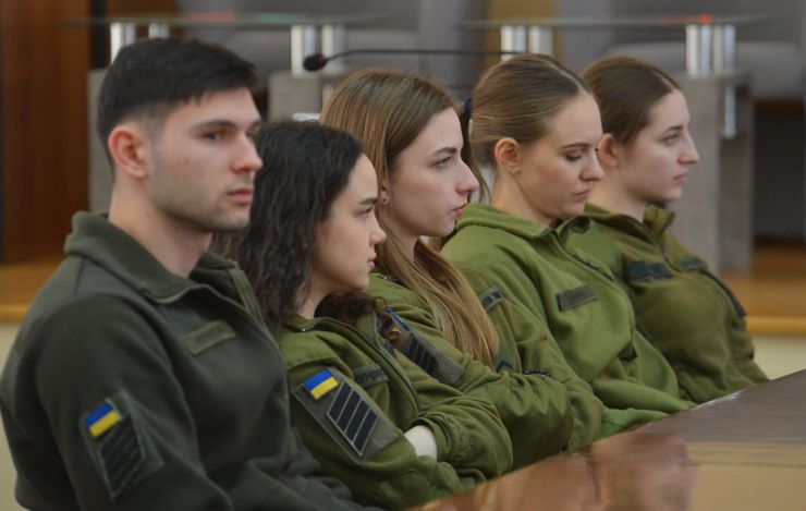 До Дня народження Великого Кобзаря Освітній Центр Верховної Ради України провів для курсантів Військового інституту Київського національного університету ім. Т.Шевченка спеціальний парламентський онлайн-урок. У рамках заходу відбулася зустріч з народною депутаткою України Юлією Овчинниковою. А також спеціальна лекція про життя та творчість Кобзаря від директорки Музею історичного центру міста Києва Наталії Клименко, яка раніше очолювала музей Тараса Шевченка. Он-лайн урок відбувся за модерації керівниці Освітнього центру Верховної Ради України Олени Костинюк.