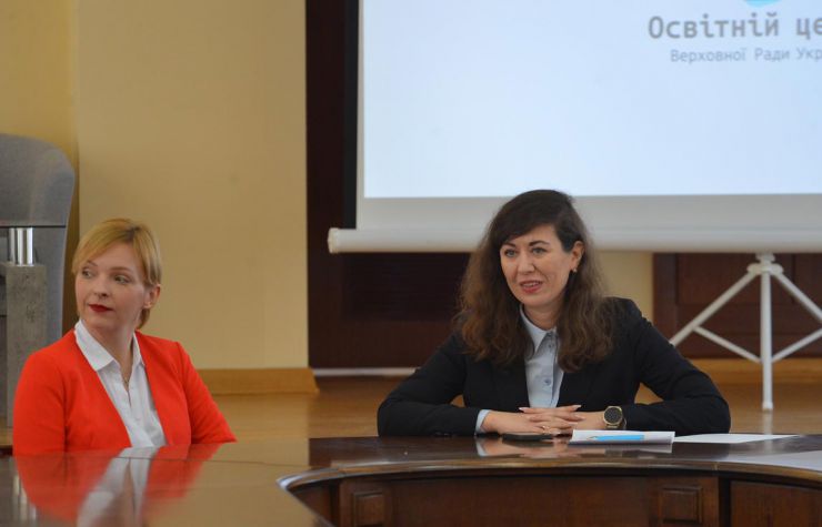 До Дня народження Великого Кобзаря Освітній Центр Верховної Ради України провів для курсантів Військового інституту Київського національного університету ім. Т.Шевченка спеціальний парламентський онлайн-урок. У рамках заходу відбулася зустріч з народною депутаткою України Юлією Овчинниковою. А також спеціальна лекція про життя та творчість Кобзаря від директорки Музею історичного центру міста Києва Наталії Клименко, яка раніше очолювала музей Тараса Шевченка. Он-лайн урок відбувся за модерації керівниці Освітнього центру Верховної Ради України Олени Костинюк.