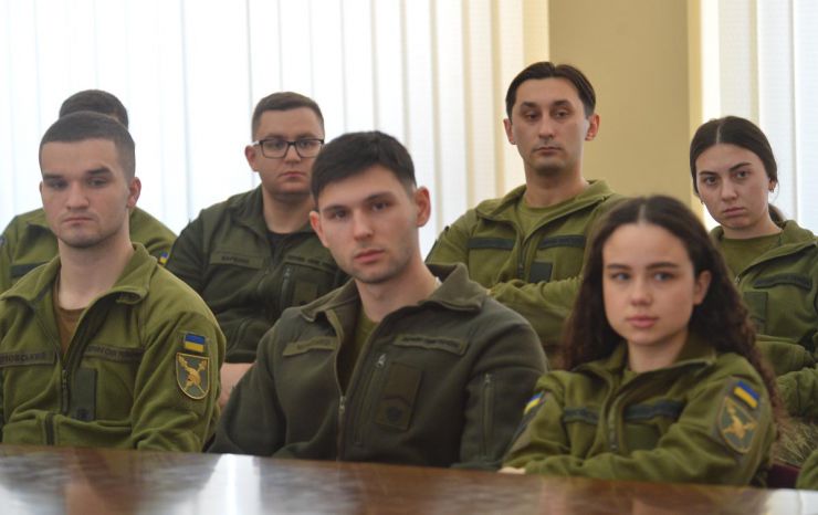 До Дня народження Великого Кобзаря Освітній Центр Верховної Ради України провів для курсантів Військового інституту Київського національного університету ім. Т.Шевченка спеціальний парламентський онлайн-урок. У рамках заходу відбулася зустріч з народною депутаткою України Юлією Овчинниковою. А також спеціальна лекція про життя та творчість Кобзаря від директорки Музею історичного центру міста Києва Наталії Клименко, яка раніше очолювала музей Тараса Шевченка. Он-лайн урок відбувся за модерації керівниці Освітнього центру Верховної Ради України Олени Костинюк.