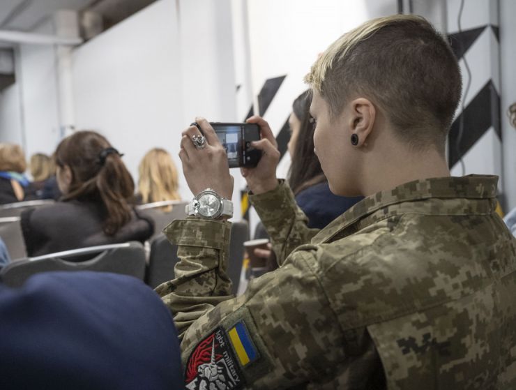 Віцеспікерка Олена Кондратюк взяла участь у презентації благодійної антології «Це воює вона». 25 історій про 25 сміливиць, які нині захищають Україну на фронті. 900 примірників книги буде безкоштовно передано в 900 бібліотек в різних регіонах України. 