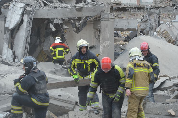 Наслідки ракетних обстрілів у столиці