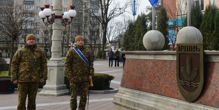 Із нагоди 10-ї річниці створення Національної гвардії України на центральній площі Ірпеня підняли прапор військового формування.