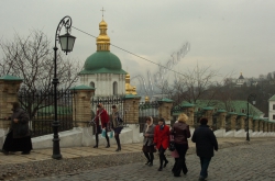 На території Києво-Печерської лаври встановлено унікальну скульптуру художниці
Оксани Мась, створену з писанок. 