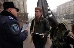 Громадська ініціатива «Чорний Комітет» провела пікетування Київради, в ході якого буде перекрито вхід чиновників до будівлі. 