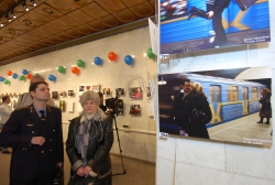 В “Українському домі” у рамках заходів, присвячених 50-річчю від дня введення в дію метрополітену в м. Києві відкрито виставку “Я люблю метро”.