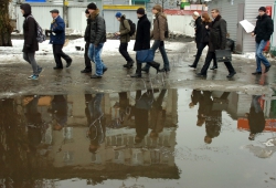 Київ. Соціальний продовольчий магазин біля метро «Дарниця».