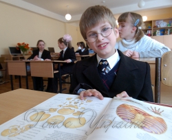 У столичній школі №168 відбулося нагородження переможців Всеукраїнського конкурсу творчості для дітей з діагнозом ДЦП. 