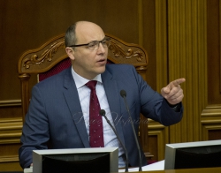 Голова Верховної Ради України Андрій Парубій за трибуною під час пленарного засідання Верховної Ради України.