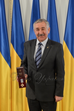 Голова ВР Андрій Парубій за заслуги перед українським народом, особистий вклад у справу державного суверенітету та соціально-економічного розвитку вітчизни нагородив народних депутатів України.