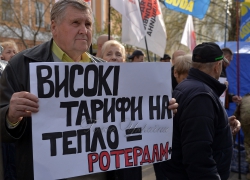 Київ. Біля приміщення Національної комісії що здійснює державне регулювання у сферах енергетики та комунальних послуг відбувся мітинг київської міської профспілки за скасування абонплати за газ.