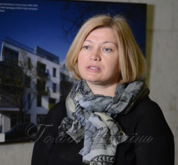 Сьогодні зростає присутність жінок у владі і їхня роль у прийнятті рішень, але кількісний показник жінок в уряді і Верховній Раді не відповідає потенціалу українок.
