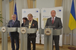 Спільний брифінг Голови Верховної Ради України Андрія Парубія, Пета Кокса і Голови Комітету Європарламенту у закордонних справах Елмара Брока.