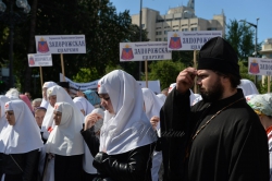 Протести УПЦ МП біля Верховної Ради України.
