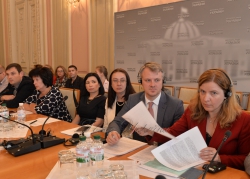 У Верховній Раді України відбувся «круглий стол» на тему: «Порівняльний міжнародний досвід мирних процесів та факторів, які сприяють ефективному врегулюванню та розвитку примирення серед цивільного населення».