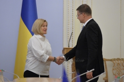 Спільна зустріч Ірини Геращенко, голів депутатських фракцій і груп з Віце-президентом Європейської Комісії, членом ЄК з питань євро, соціального діалогу, фінансової стабільності, фінансових послуг і Союзу ринків капіталу В. Домбровскісом.