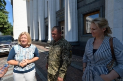 Передача автомобіля 72 бригаді біля Верховної Ради України.