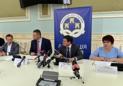 Підписання Меморандуму про співпрацю між Асоціацією міст України, Міністерством регіонального розвитку, будівництва та ЖКГ України та Всеукраїнською Радою голів ОСББ. 