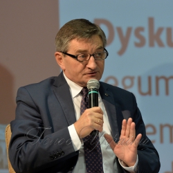 Робочий візит Голови Верховної Ради України Андрія Парубія до Республіки Польща. 
 
Участь Голови Верховної Ради України Андрія Парубія та Маршалка Сейму Республіки Польща Марка Кухцінського у Конференції 