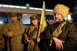 29 січня 1918 року поки йшов бій під Крутами, у Києві більшовики організували збройний  заколот. Він охопив Шулявку, Залізничний вокзал, Деміївку, Поділ. 