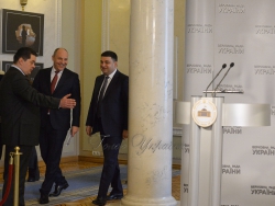 Спільний брифінг Голови Верховної Ради України Андрія Парубія і Прем'єр-міністра України Володимира Гройсмана.