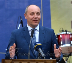 У рамках наукового та мистецького проекту «Від Конституції до Конституції», відбулася культурно-просвітницька програма за участі провідних українських науковців-істориків.
