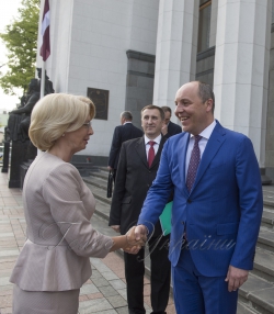 Голова Верховної Ради України Андрій Парубій провів зустріч зі делегацією парламентаріїв Саейму Латвійської Республіки на чолі зі Спікером Інарою Мурнієце