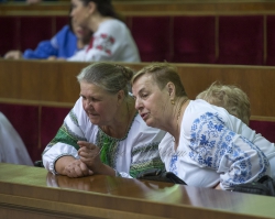 Сесія Верховної Ради України. В Україні - день вишиванки.