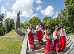   Місто Канів. Перший міжнародний економіко-гуманітарний форум UKRAINIAN ID: «ПЛАН НА ЗАВТРА: СТРАТЕГІЯ  УСПІШНОЇ  КРАЇНИ».