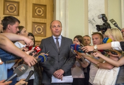 Голова Верховної Ради Андрій Парубій поспілкувався з пресою і пообіцяв, що кулуари парламенту не закриватимуть для парламентських журналістів