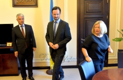Зустріч першого заступника Голови ВР Ірини Геращенко з Координатором з питань міжсуспільного співробітництва з
Росією, Центральною Азією та країнами Східного партнерства, депутатом Німецького Бундестагу Дірком ВІЗЕ.