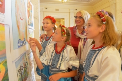 До Міжнародного дня миру в кулуарах ІІІ–го поверху будинку Верховної Ради України відкрилась експозиція «Діти - посли миру», яку представляє Одеська обласна Рада Миру