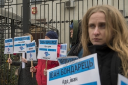Біля Посольства РФ у Києві відбулася акція активістів ГО КримSOS: 