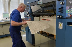 Демонстрація процесу друкування виборчих бюлетенів 