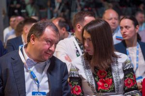 Петро Порошенко, Голова Верховної Ради України Андрій Парубій з командою під час з'їзду партії 