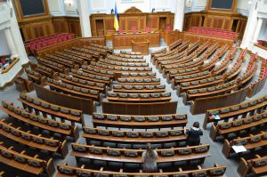 Працівники апарату ВР України готують зал до першого засідання ВР нового скликання 29 серпня