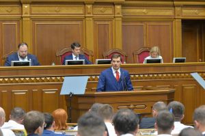 Перше засідання першої сесії Верховної Ради України дев’ятого скликання. Головуючий оголосив до розгляду питання про призначення Прем'єр-міністра України. 