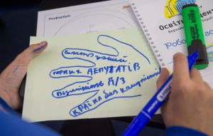Голова Верховної Ради України Дмитро Разумков зустрівся з школярами в освітньому центри ВР України