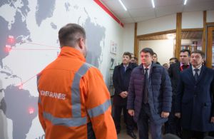 Робоча поїздка Голови Верховної Ради України Дмитра Разумкова до Дніпропетровської, Запорізької та Донецької областей. Ознайомлення
з виробництвом та трудовим колективом Приватного акціонерного товариства 