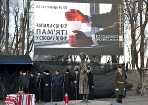 Президент України Володимир Зеленський, Голова Верховної Ради Дмитро Разумков, Прем’єр-міністр Олексій Гончарук взяли участь у церемонії вшанування пам’яті жертв голодоморів в Україні.