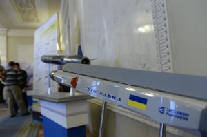 Голова Верховної Ради України Дмитро Разумков взяв участь у відкритті До Дня Збройних сил України у Верховній Раді  виставки «Новітнє озброєння розробки КБ «Південне»