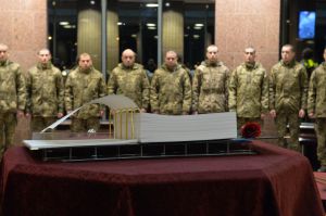 Голова Верховної Ради України Дмитро Разумков побував у меморіальному комплексі «Зала памяті» на території МО України.