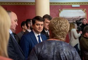Приїзд Голови Верховної Ради України Д.О.Разумкова   до Бердичівського музично-драматичного театру на Європейській міського Палацу культури 