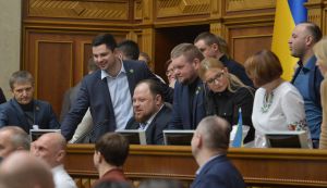 Пленарне засідання Верховної Ради України.
Верховна Рада розпочала розгляд у другому читанні законопроєкту №2178-10 “Про внесення змін до деяких законодавчих актів України щодо обігу земель сільськогосподарського призначення”.
