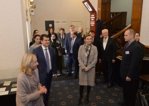 Офіційний візит Голови Верховної Ради України Дмитра Разумкова в Латвію.

Відвідання Голови Верховної Ради України Дмитра Разумкова Музею окупації Латвії
