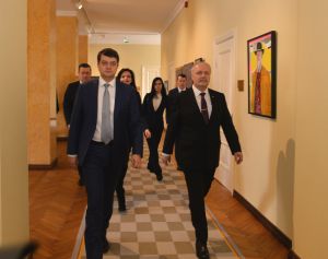 Офіційний візит Голови Верховної Ради України Дмитра Разумкова в Естонію (Таллінн).
Зустріч з спікером Рійгікогу (парламенту) Естонії Хенном Пиллуаасом. 