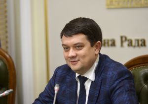 Голова Верховної Ради України Дмитро Разумков, Перший заступник Голови Верховної Ради України Руслан Стефанчук привітали жінок апарату з наступаючим днем 8 березня 