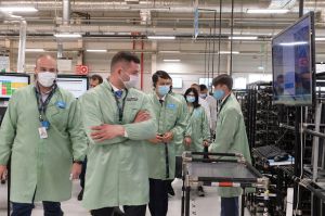 Робоча поїздка  Голови Верховної Ради України Дмитра РАЗУМКОВА до Закарпатської області. м. Мукачево.
Господарське товариство у формі ТОВ Завод «Флекстронікс ТзОВ»  
