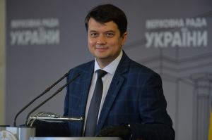 Брифінг голови Верховної Ради України Дмитра Разумкова