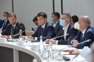Робоча поїздка Голови Верховної Ради України Дмитра РАЗУМКОВА до Харківської області. Наукова бібліотека Національного юридичного університету імені Ярослава Мудрого. Круглий стіл 