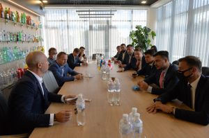 Робоча поїздка  Голови Верховної Ради України Дмитра РАЗУМКОВА 
до Чернігівської області.

Ознайомлення з роботою ТОВ «ПЕТ Технолоджиз»
